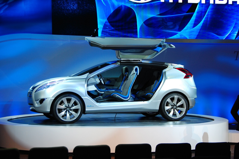 Illustration for article titled Hyundai Nuvis Concept Takes Flight With Massive Gullwing Doors